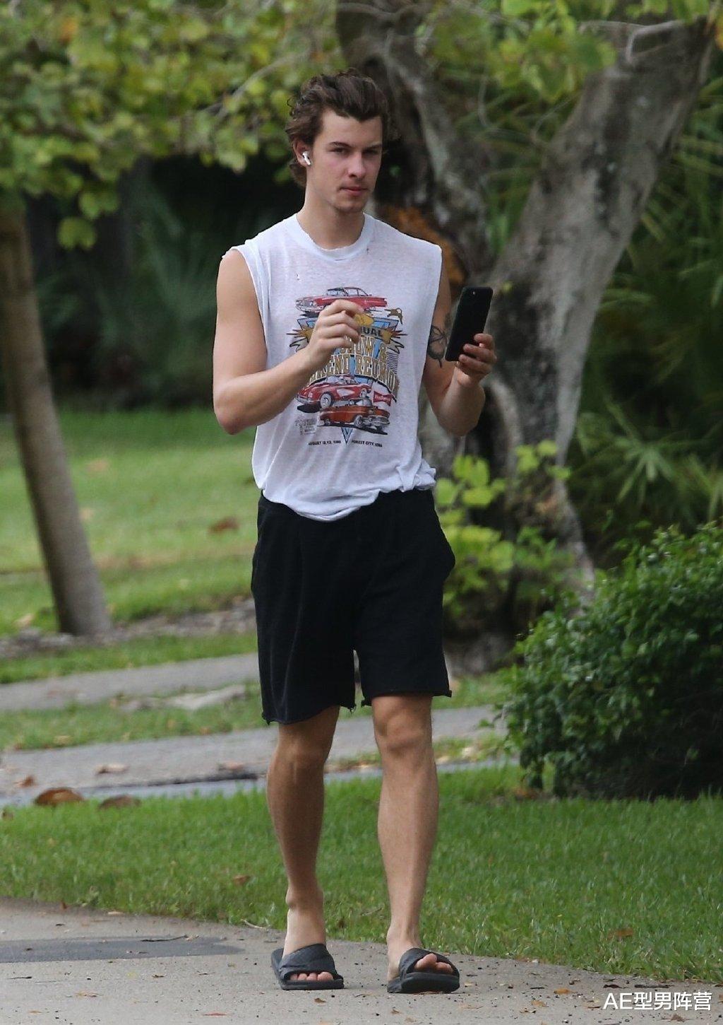 贾斯汀·比伯@“萌德”肖恩·蒙德兹帅气亮相！被乐迷调侃邋遢后，特地打扮一番