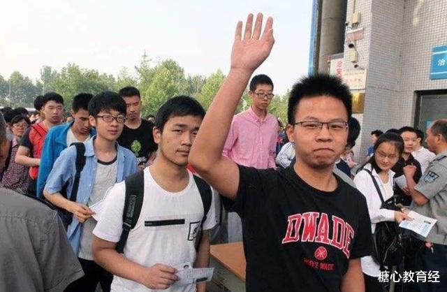 大学|2021届高考生有福了，今年大一新生却欲哭无泪，家长：早该如此