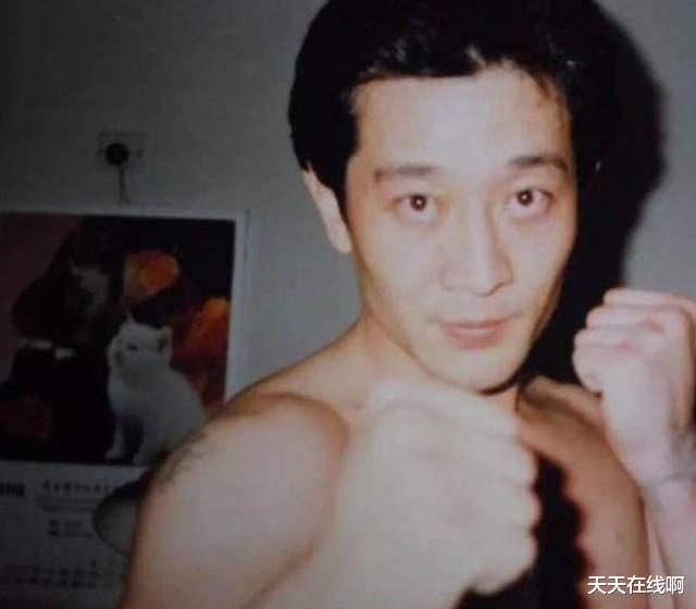 向华强|在北京“狂扇”向华强两巴掌的白小航!20年后,死因不明