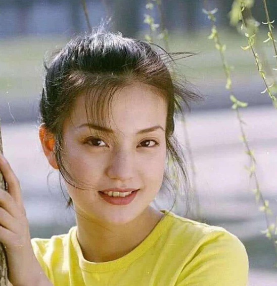 赵薇：赵薇考北影时有多美？她忘带准考证连老师都对她网开一面