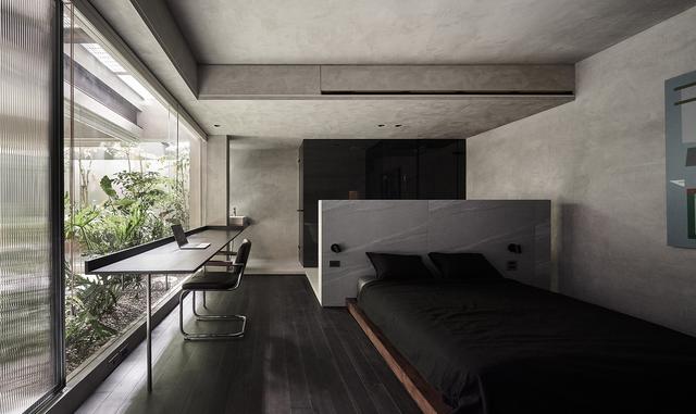 设计师|设计师巧用天井，原本闲置40年的地下室，硬被爆改成庭院别墅