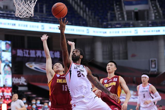 张子枫|郭艾伦搂着吴前的脖子：48分的后浪值得敬畏！今晚22点CBA4强出炉