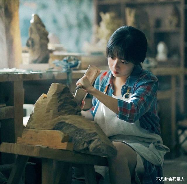 谭松韵|30岁谭松韵撑不起少女角色?演16岁高中生显老相,与卜冠今有一拼