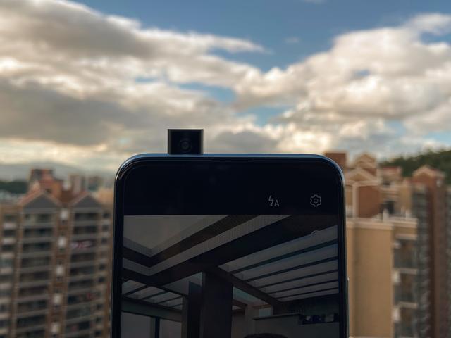 华为荣耀■暴力解锁100%性能！90Hz+麒麟820+180Hz，荣耀X10全面评测