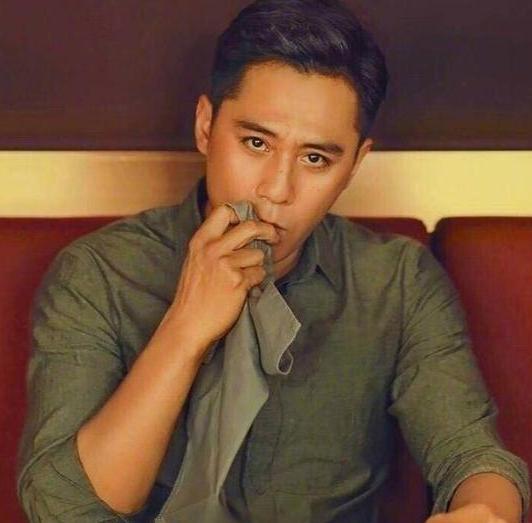 带你参观刘烨住的豪宅，一家人生活让人羡慕，院子里还绿树成荫