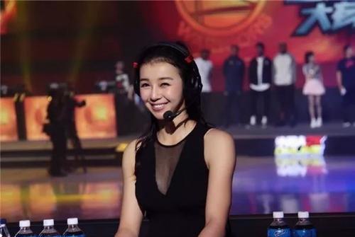 |NBA最性感女主播,180身高征服多名球星,男友强壮不输黑人