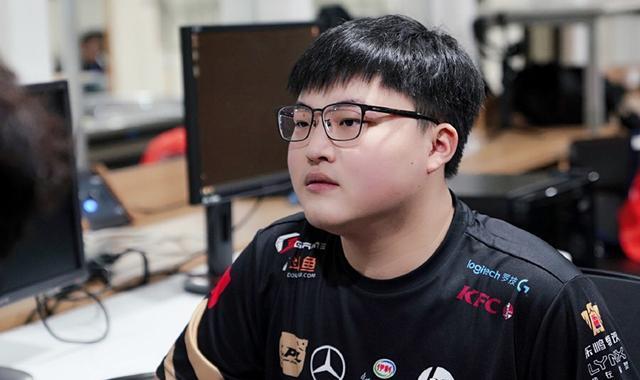 lpl|LOL转会大地震!Uzi复出,S8冠军教练去向已定,Chovy加入LPL?