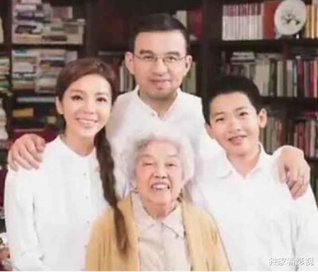 「朱迅」朱迅被亲妈伤害后，却成了模范儿媳：吃婆婆剩饭，伺候瘫痪的公公