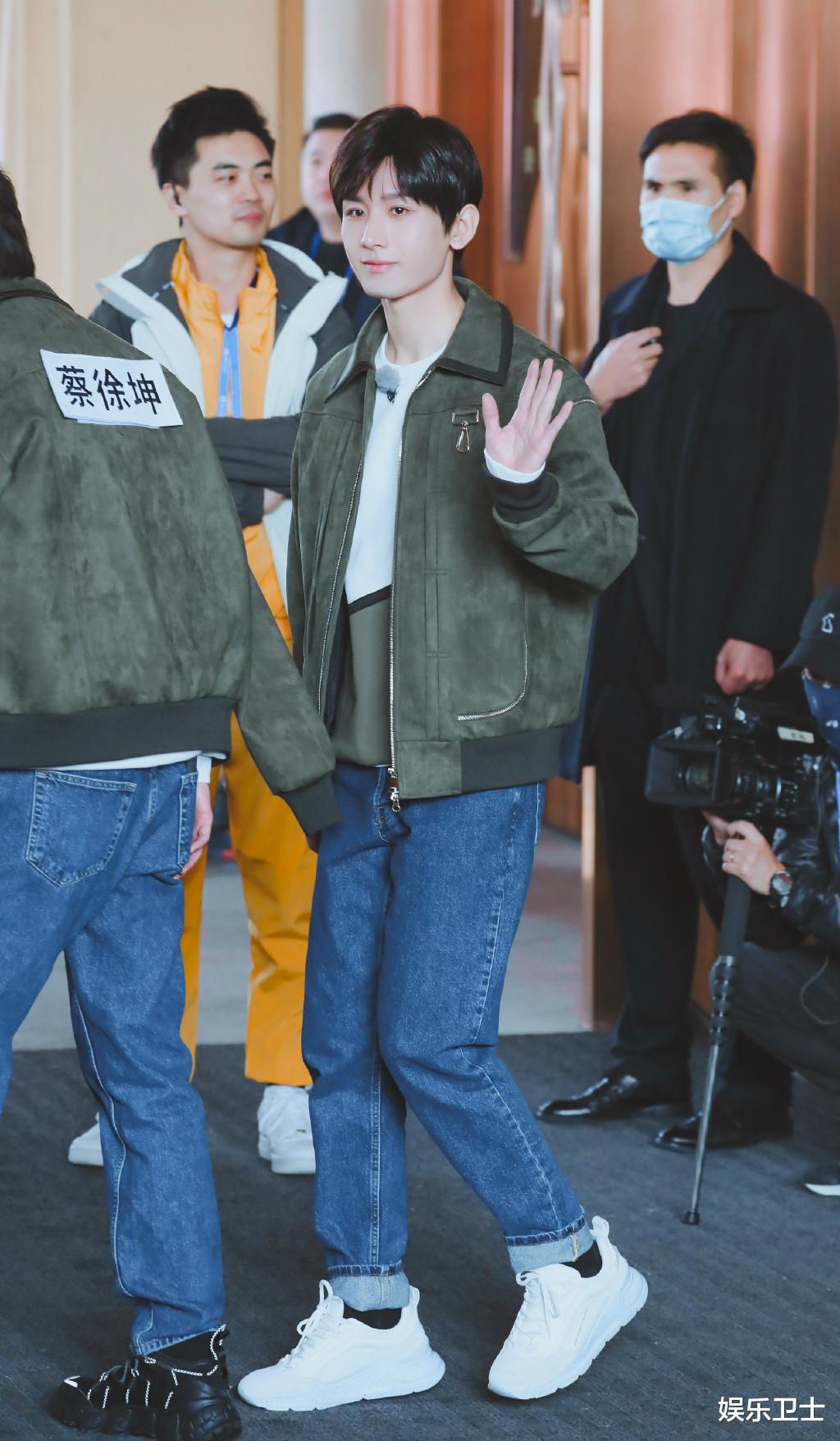 蔡徐坤|奔跑吧青海路透，蔡徐坤骑牦牛，成毅似心情不佳，郑恺遗憾缺席原因曝光