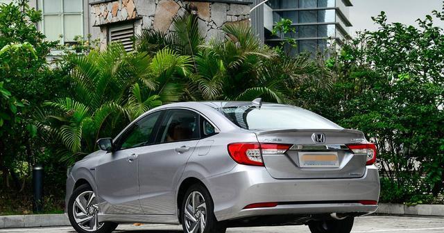 三菱翼神|开完丰田雷凌，再换到本田凌派上，内行人：哪个更好一目了然