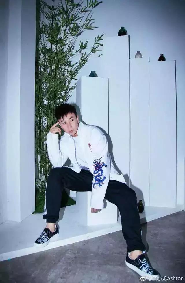 释小龙|32岁释小龙减肥成功看着像18岁,当年被吐槽长残他妥妥帅回来了!