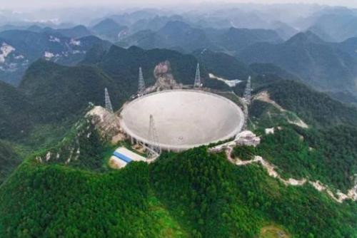 射电望远镜|世界第一的“天眼”,耗资2.6亿建成,如今却锈迹斑斑杂草丛生