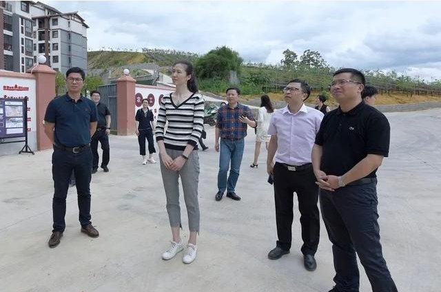 周苏红|41岁周苏红现身变高瘦美!曾照顾汤淼5年,后改嫁大8岁富商