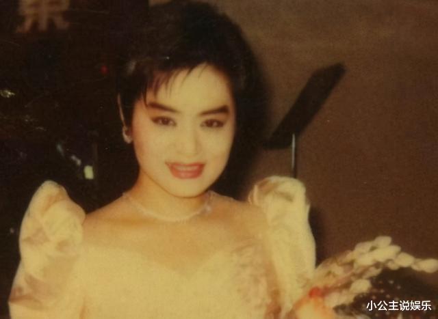 毛阿敏|她曾比毛阿敏红，却被弟弟打成脑震荡，靠当保姆赚钱养家