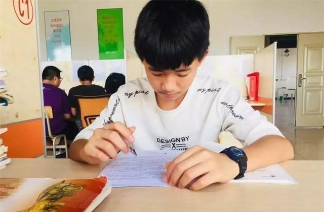 「班主任」班主任：越不聪明的学生，越喜欢显摆这3件事，不妨看看有没自己