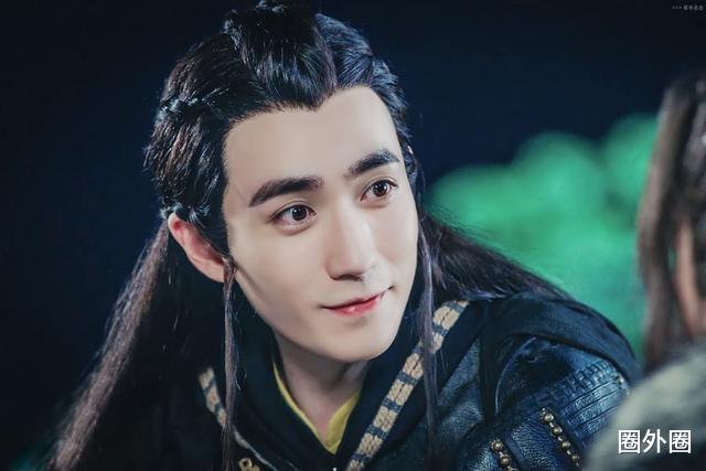 朱一龙|朱一龙面部凹陷，罗云熙瘦成“难民”，明星对自己“下手”太狠了