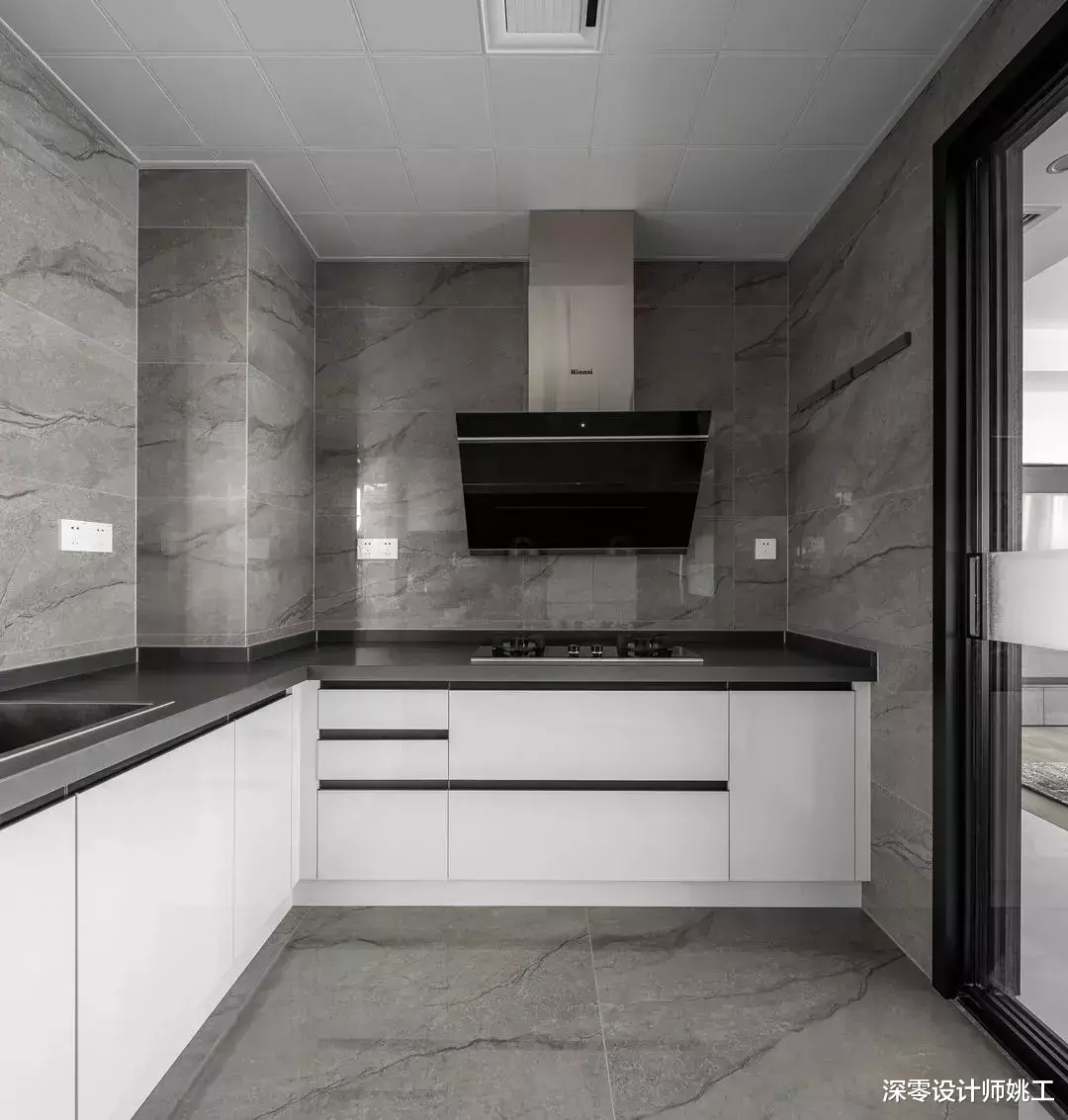 |清楚了吧，没有线条的美学装饰，你家砸再多钱都高级不起来