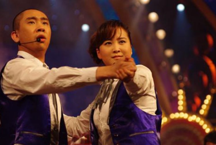 『贾玲』贾玲走红“主动”换掉搭档,金靖的搭档,在上春晚前被换掉,遗憾