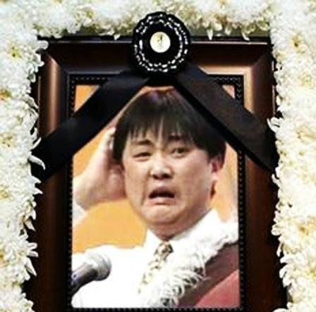 [张国荣]张国荣去世了17年，为什么难入土为安？原来墓地被另一个的演员“霸占”