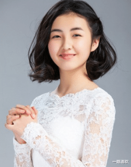 杨紫■圈内明星难以躲过的规矩，杨紫张雪迎赵丽颖纷纷妥协，仅剩张子枫死撑