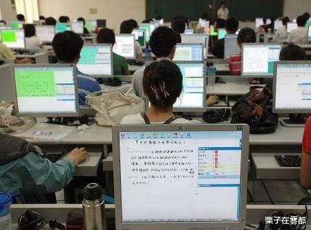 「」高考“电脑阅卷”揭秘：3种字体会让你“加分”不少，一定要注意