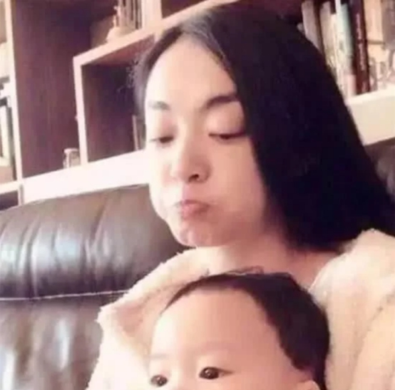 「整容」周星驰骗了我们这么久，她明明没有这么丑，化妆后却变成龅牙妹！