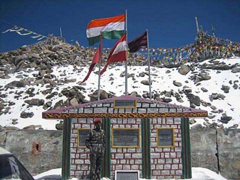 印度@局势发生大扭转，印度边境5座哨所全部被包围，莫迪踢到铁板了