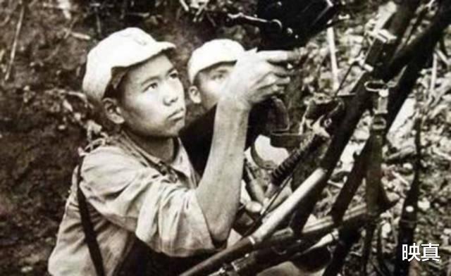 「罂粟」104岁老人去世，子女整理遗物时发现多枚勋章，才知父亲真正身份