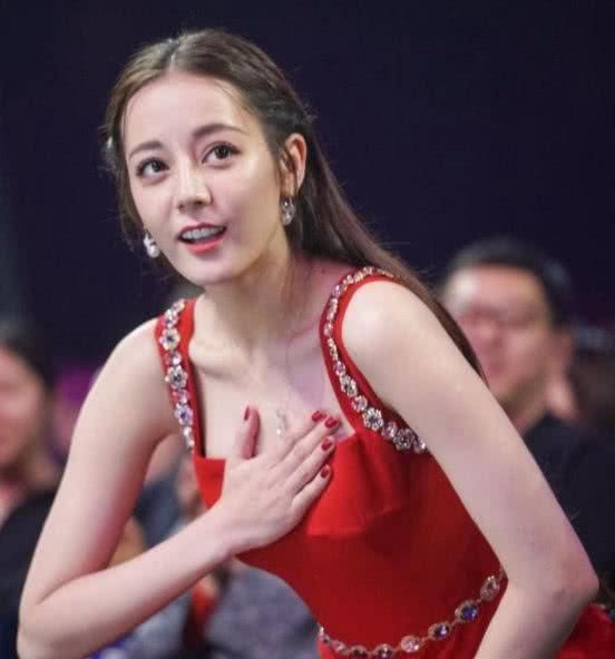 迪丽热巴|“新疆三美”现状如何？一个等戏拍，一个被全网黑，只有她最红