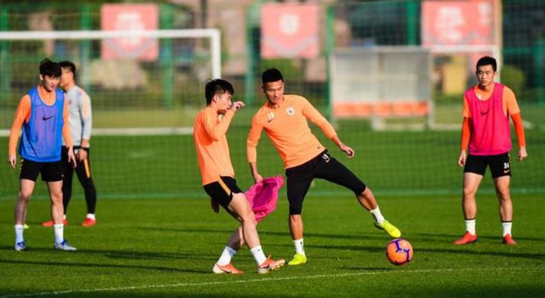 曼联■李霄鹏齐鲁德比备442强阵，8人缺席不泯求胜之心，山东球迷免费看