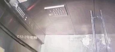 大师在流浪小丑在天堂 贵阳一小区有人把垃圾倒在电梯里,一楼住户:我倒的,我故意的!