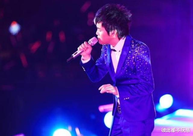 郑源|郑源：14岁开演唱会，春晚都请不动，一首歌赚上亿却被嘲口水歌