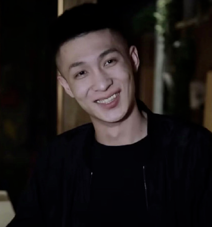 |百万级网红离世前最后影像曝光，鱼竿触碰高压线之后，身体冒白烟