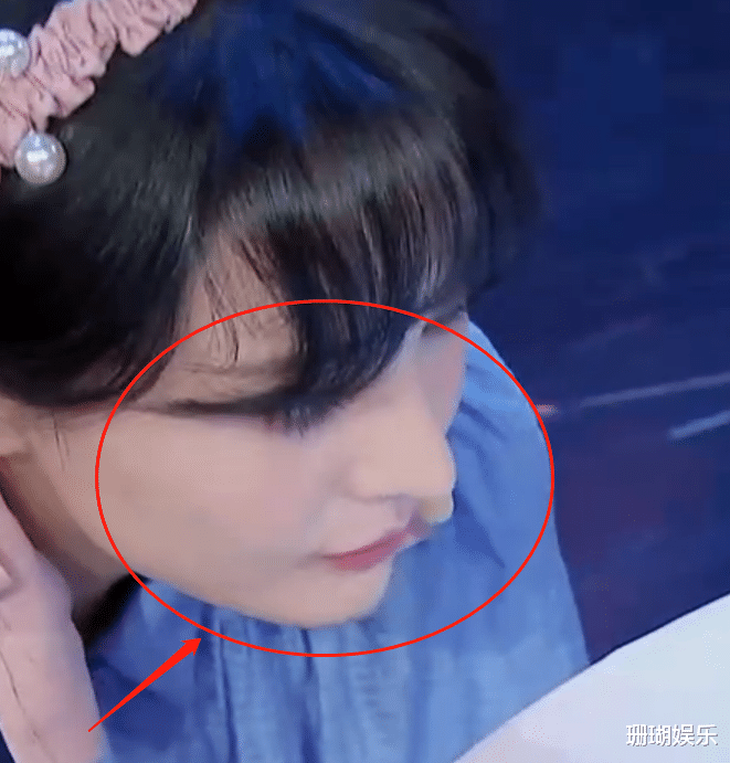 郑爽|29岁郑爽参加央视综艺，没了八级ps优待后，这皮肤状态我没眼花？