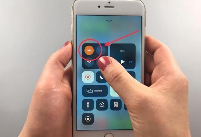 电信：手机“飞行模式”很鸡肋，为啥还保留？内行人：那是你不会用