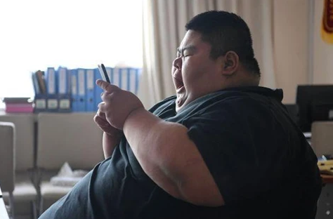 钱枫|体重668斤，被称是中国第一胖子的王浩楠，为爱减肥一年内瘦400斤
