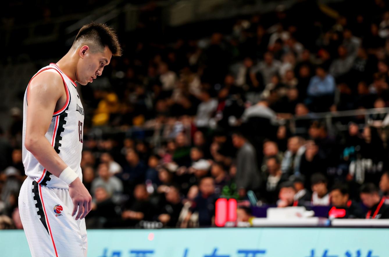 徐杰|徐杰年薪20万罚50万！天价罚单背后是姚明的无奈，管理层的无知