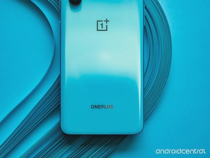 |一加Clover曝光：1499元能买到挖孔屏加三摄，你冲吗？