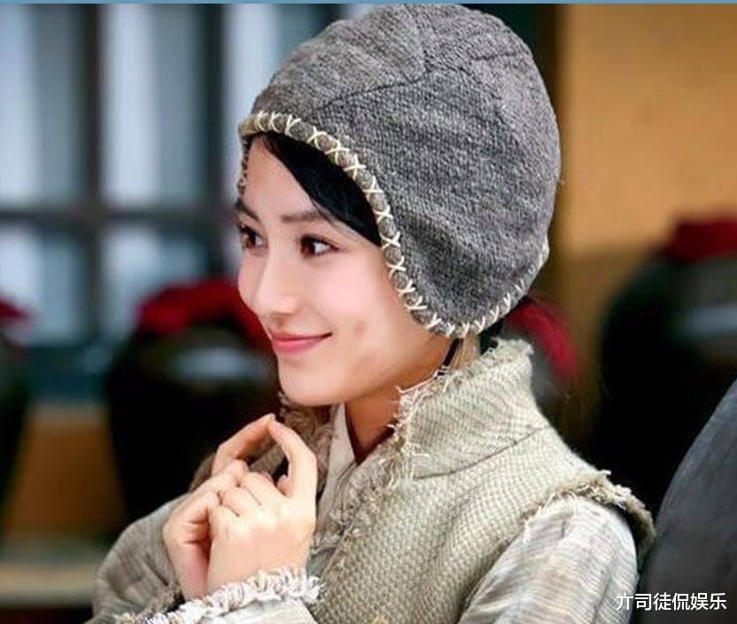 「刘德华」同样是演乞丐,周星驰用手抓饭,刘德华路边蹲,她是来搞笑的?