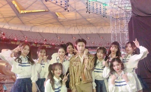 『孔雪儿』许佳琪在参加《青春有你2》前，就认识孔雪儿，还一起合作过张艺兴