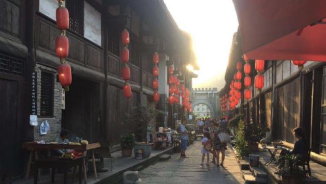 旅行|中国“最特别”的小镇，古街横跨了三个省份，还是4A级旅游区