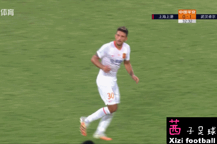 中超|中超今晚再现争议判罚：阿瑙直接看懵，卡里索笑出声