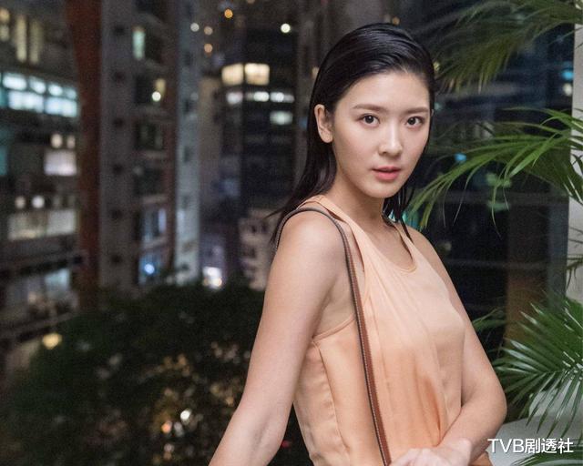 余香凝|恭喜!27岁香港著名女星晒婚纱照宣布结婚,其未婚夫首度曝光