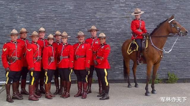 詳解皇傢加拿大騎警的紅色制服，警帽很像牛仔帽，其實是斯特森帽-圖3