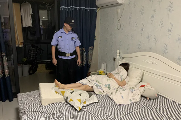 浙样的生活|深夜，杭州姑娘叫了份外卖想试试男友，结果警察来了！