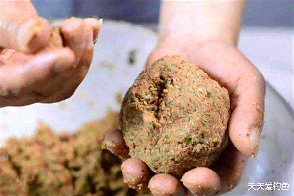 饵料|钓鱼技巧：手竿钓鲤鱼的三大法宝，仲秋不用就亏了！