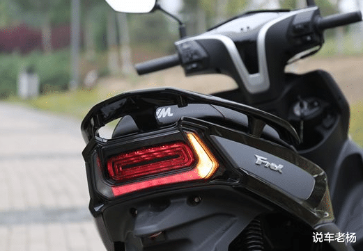 动力▲实力出圈的运动踏板，悬架可调，标配ABS，电喷发动机功率8.3千瓦