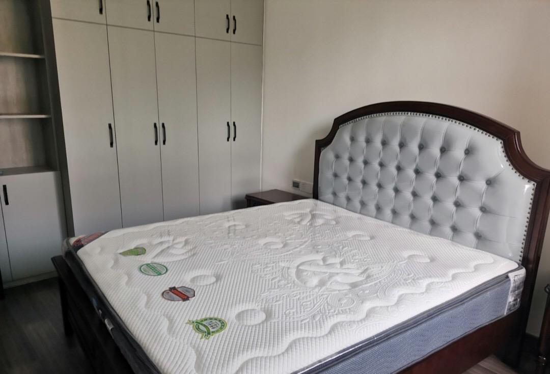 [沙溢]终于装修完工，家具进场放着通风中，沙发不靠墙，做了柜子很实用