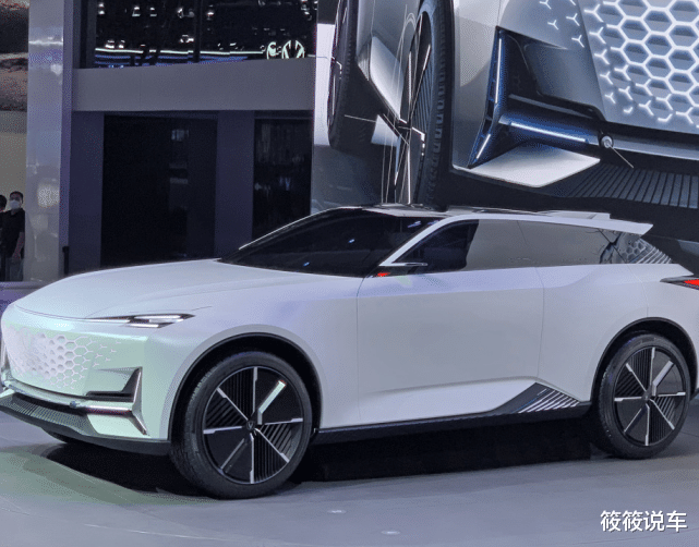 长安汽车|长安又来“搞事情”！新车长4米9左右，颜值堪比保时捷卡宴，配赛车方向盘