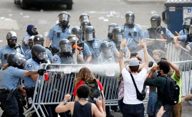 「美国」骚乱继续，美国市长发表惊人宣言，全美愤怒了：必须下台